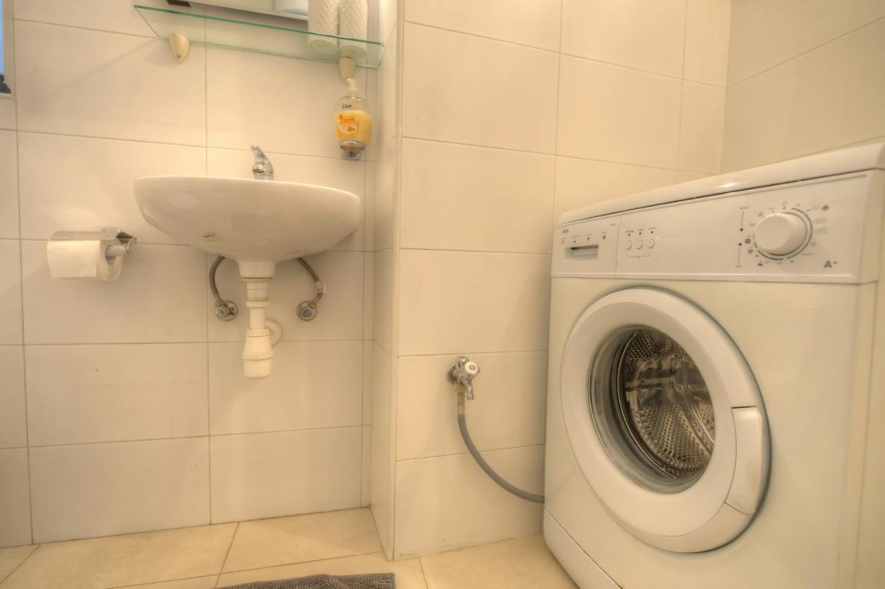Appartement First Floor Seconds From Balluta Bay Ipap1-1 Sliema
